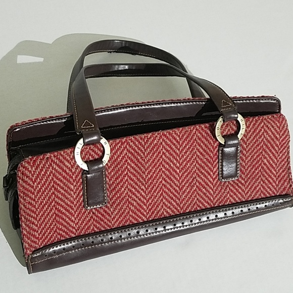 Tommy Hilfiger Handbags - Tommy Hilfiger hand bag B6